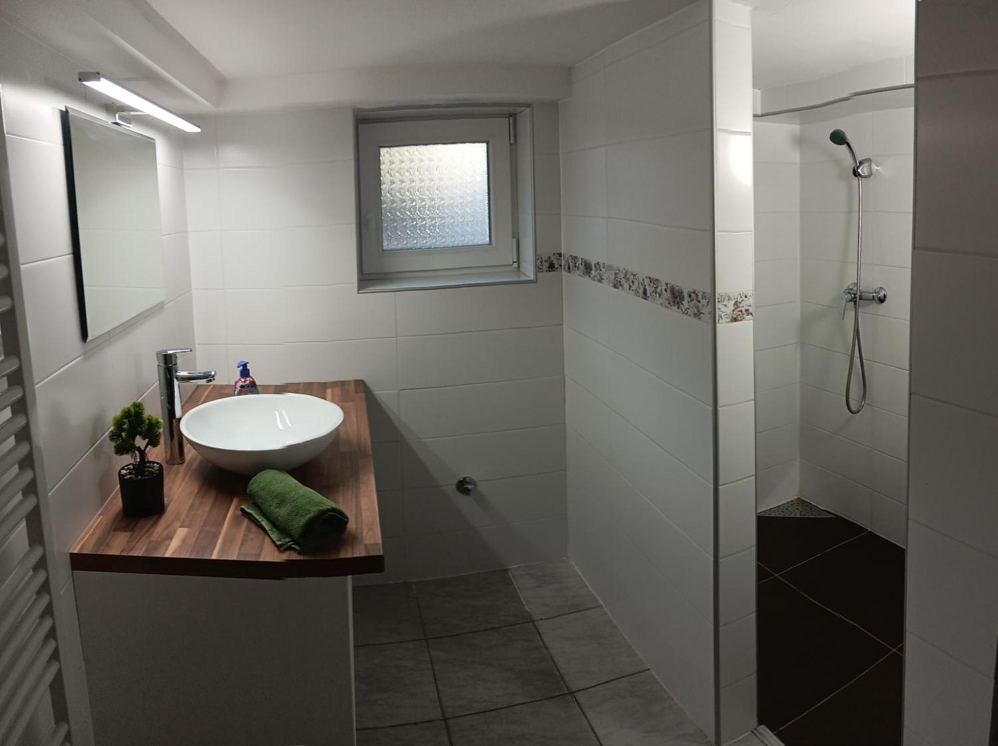 Sub Rosa Two-Bedroom Apartment 鲍洛通费尼韦什 外观 照片